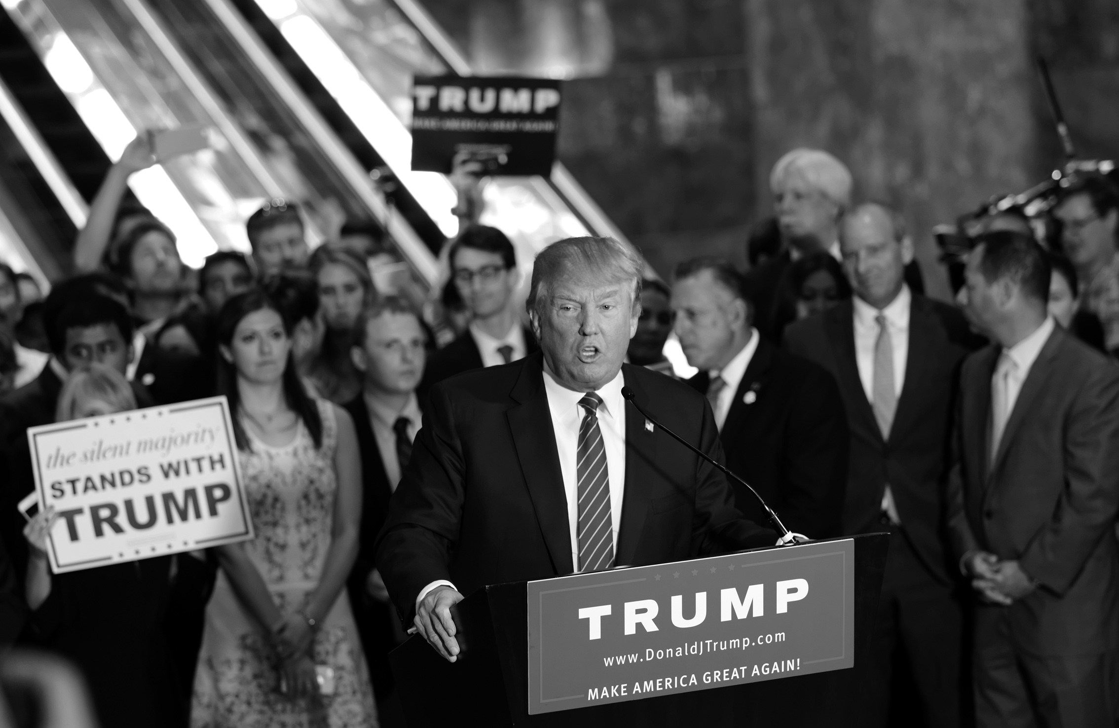 L’America cambia: Donald Trump alla Casa Bianca L’America cambia: Donald Trump alla Casa Bianca
