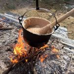 Un paiolo sotto il fuoco