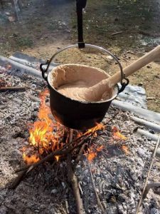 Un paiolo sotto il fuoco