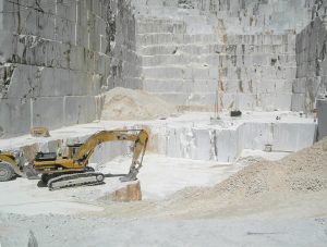 Una cava nelle Apuane a Carrara