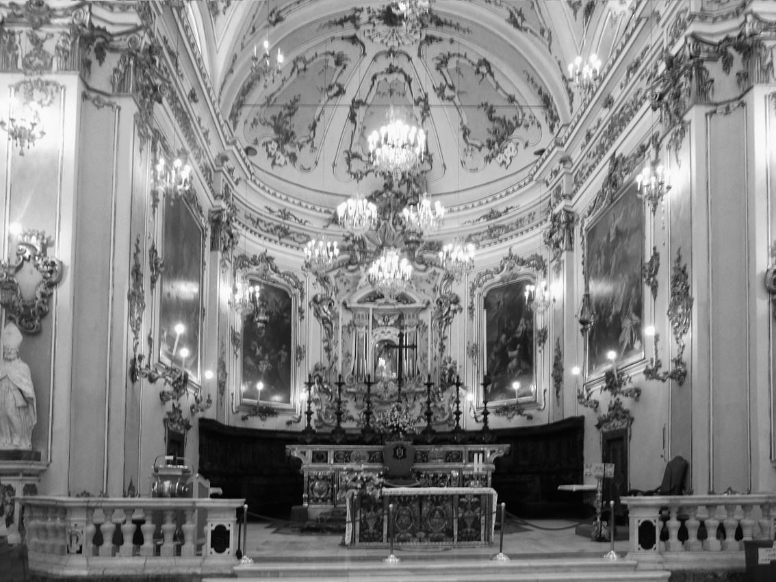Il paliotto dei Sacri Cuori di Gesù e Maria Il paliotto dei Sacri Cuori di Gesù e Maria