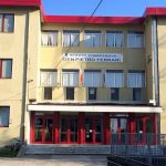 La facciata dell'istituto comprensivo "Ferrari" in via IV Novembre a Pontremoli
