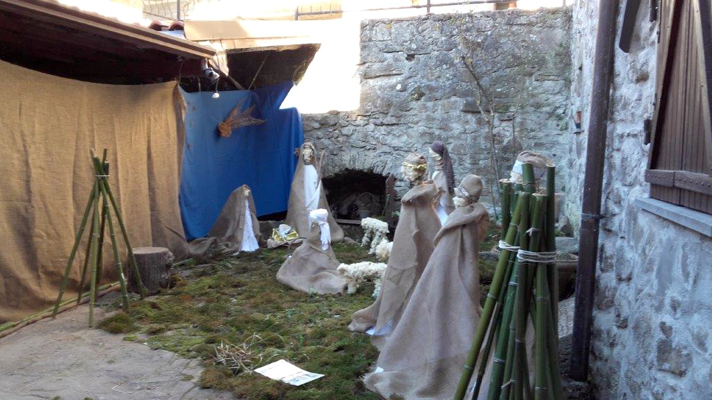 Regnano trasformato nel Paese dei 100 presepi Regnano trasformato nel Paese dei 100 presepi