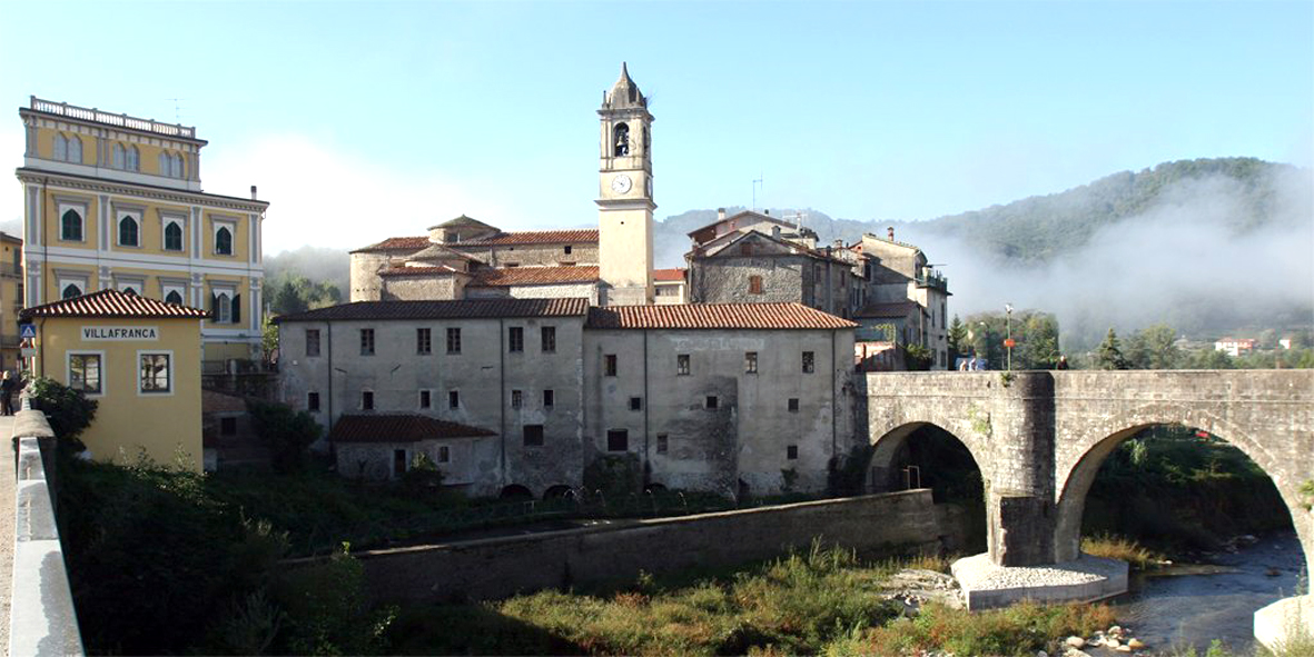 Villafranca riunita attorno al fuoco in onore di San Nicolò Villafranca riunita attorno al fuoco in onore di San Nicolò