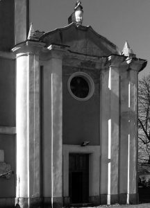 La facciata della chiesa parrocchiale di San Quirico a Barbarasco di Tresana