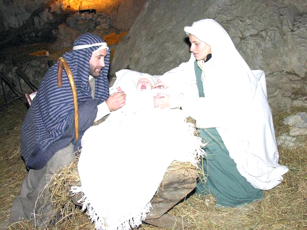 Dal 1986 la magia del presepe vivente di Equi Dal 1986 la magia del presepe vivente di Equi