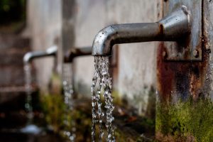 Una fontana pubblica dell'acqua