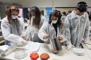 Aulla - Notte dei licei 2017, il laboratorio di chimica