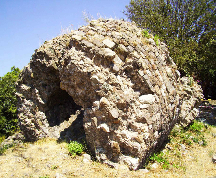 Il castello della Brina in Lunigiana e la sua storia millenaria Il castello della Brina in Lunigiana e la sua storia millenaria