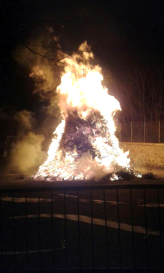 Filattiera: acceso il fuoco in onore di Sant’Antonio