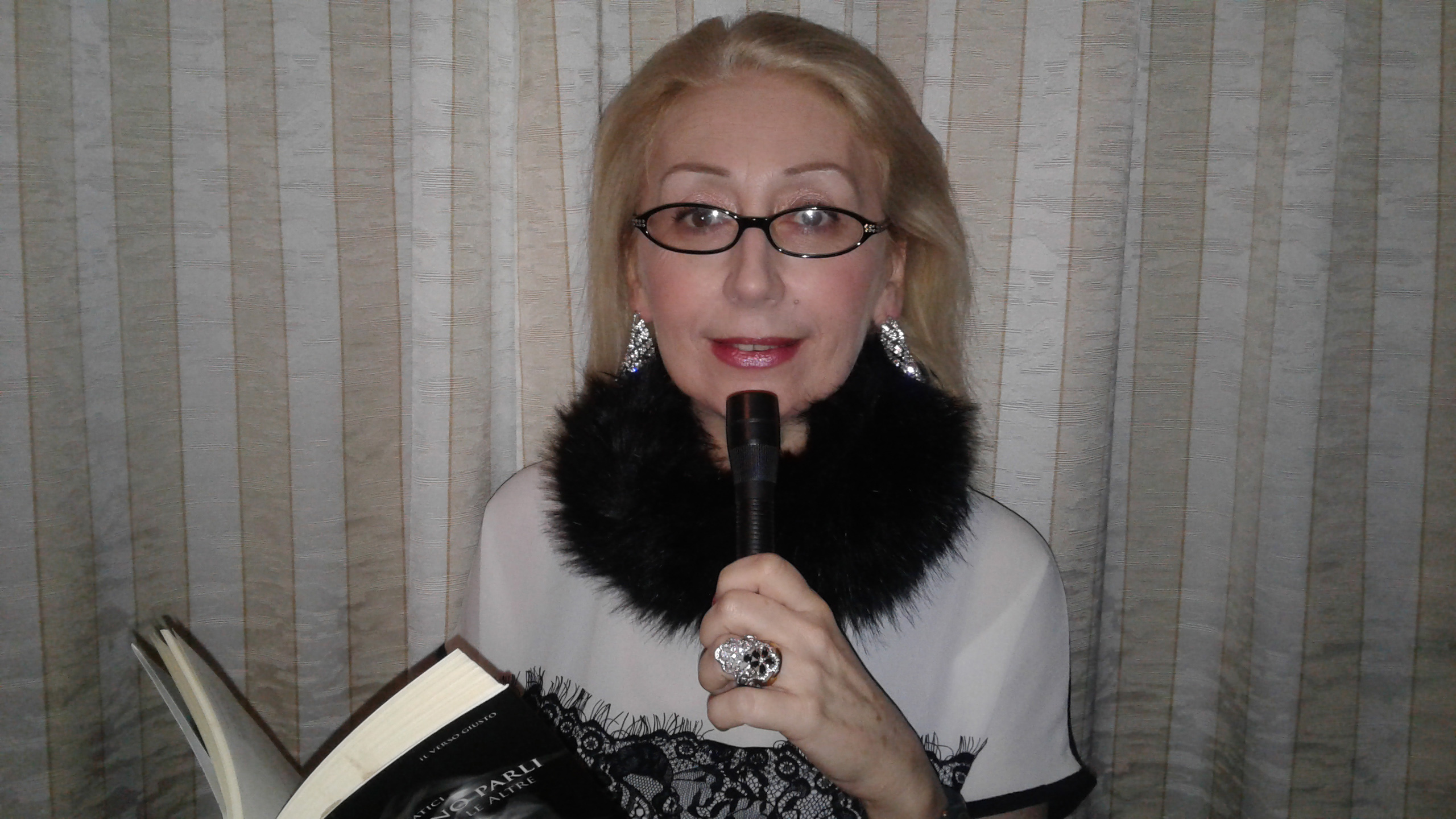 Presentato “Rosantide” il nuovo libro di poesie di Marina Pratici