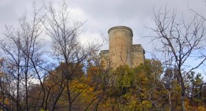 Il castello di Oramala, in val di Nizza (PV)