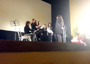 Il Coro dei Registri Variabili durante il concerto di Villafranca