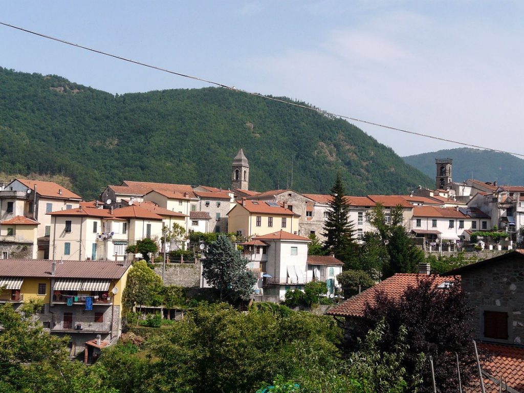 Fivizzano-panorama_da_SS_63