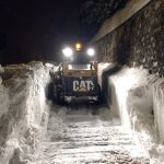 In azione un mezzo spartineve nei luoghi del terremoto
