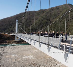 Il sopralluogo del presidente della Regione Toscana, Enrico Rossi, al cantiere del ponte sul Magra a Stadano (Foto Massimo Pasquali)