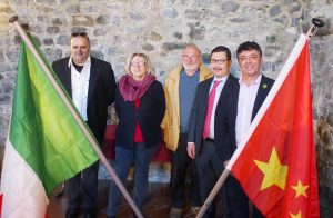 Conferenza stampa per descrivere il viaggio al salone voltato. Bellesi, Folloni, Zammori, Chen.... Drovandi