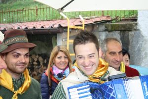 Gruppo del Canto del Maggio di Montereggio (4)