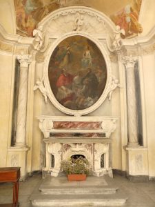 L'interno della chiesa di San Carlo