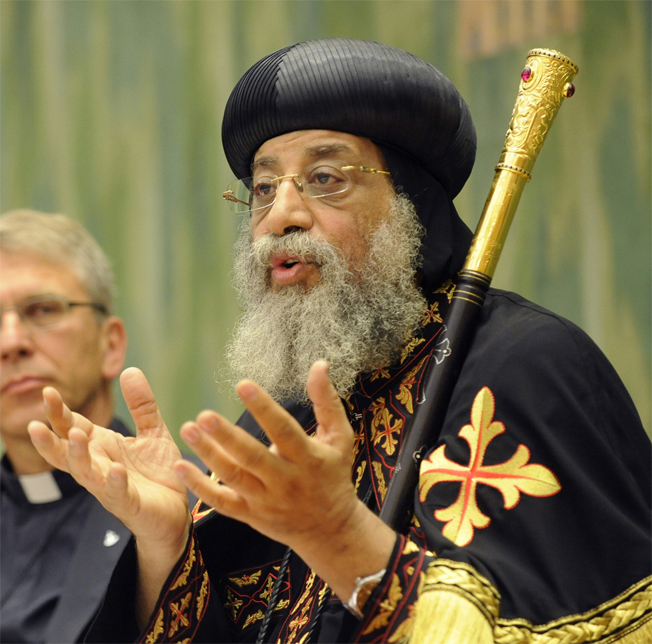 Il Papa in Egitto. “Benvenuto! Uomo pieno di Spirito Santo e testimone di pace”