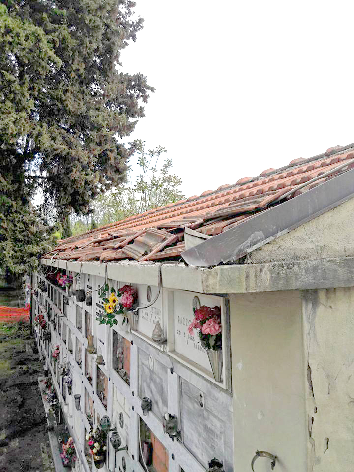 Villafranca: rubate canale e pluviali in rame al cimitero Villafranca: rubate canale e pluviali in rame al cimitero