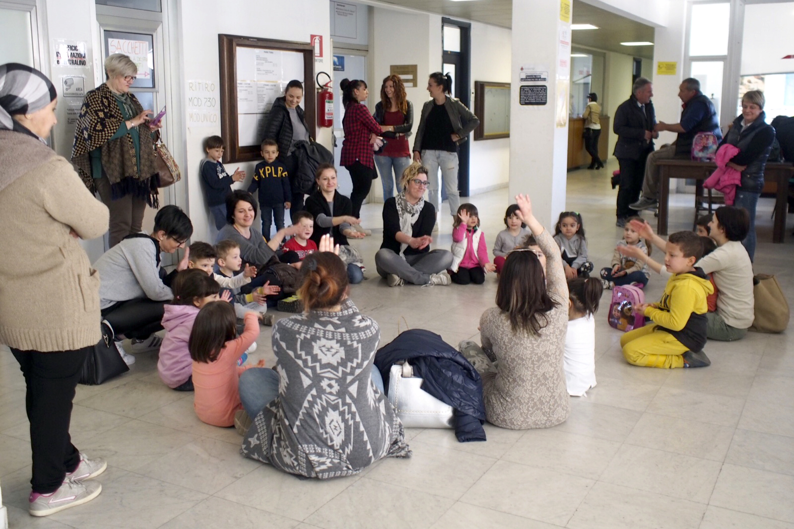 Tutti in biblioteca gli alunni della Materna di Aulla in attesa dei nuovi locali Tutti in biblioteca gli alunni della Materna di Aulla in attesa dei nuovi locali