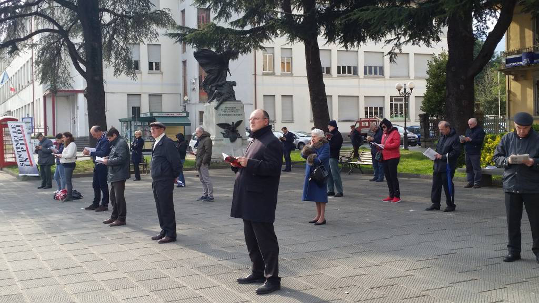 “Sentinelle in Piedi” in difesa della libertà di opinione “Sentinelle in Piedi” in difesa della libertà di opinione