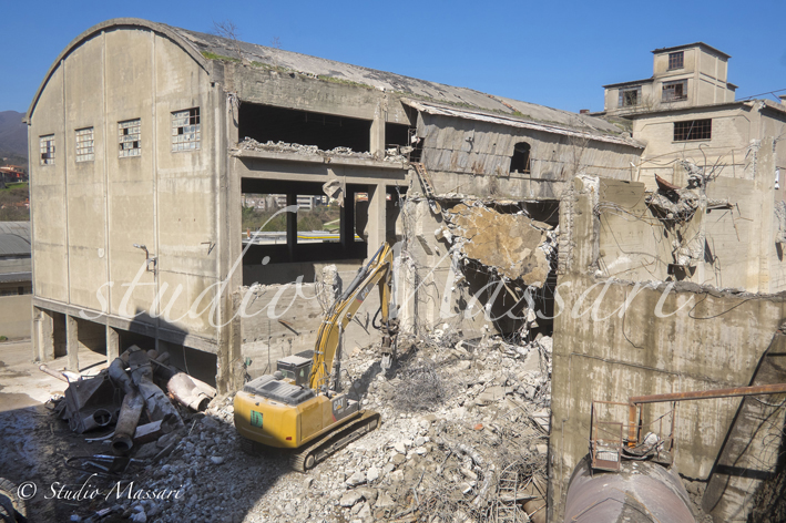 La Regione dà il via libera per la frantumazione dei detriti dell’ex Cementi