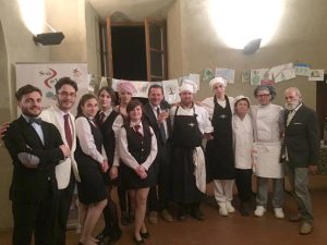 I ragazzi dell’alberghiero Pacinotti che hanno prestato servizio alla cena di gala