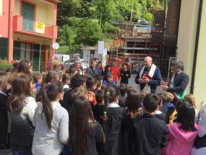 La benedizione dei nuovi mezzi da parte del parroco don Guido Ceci