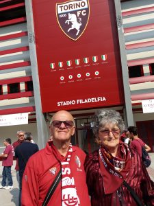 Mario Lorenzelli e Lidia Del Net, davanti al rinnovato stadio Filadelfia