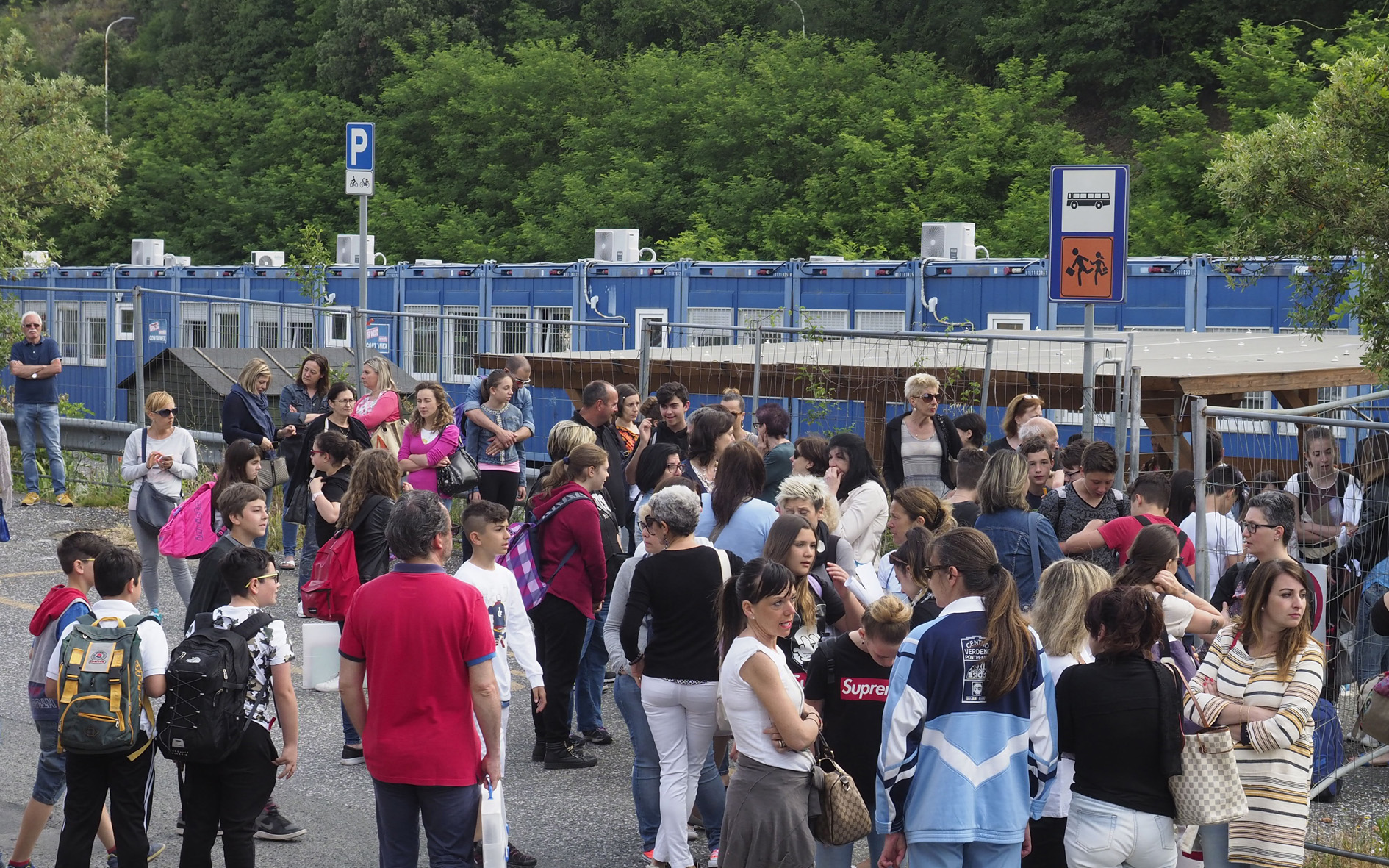 Aulla: i genitori protestano per le condizioni delle aule-container Aulla: i genitori protestano per le condizioni delle aule-container