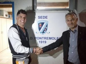Mini Filippelli (sinistra), stringe la mano a Piergiorgio Aprili nuovo copresidente della Pontremolese 1919