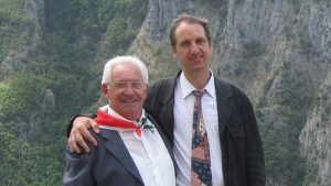 Udo Surer (a destra) assieme a Celso Battaglia, recentemente scomparso, ultimo sopravvissuto della strage di Vinca