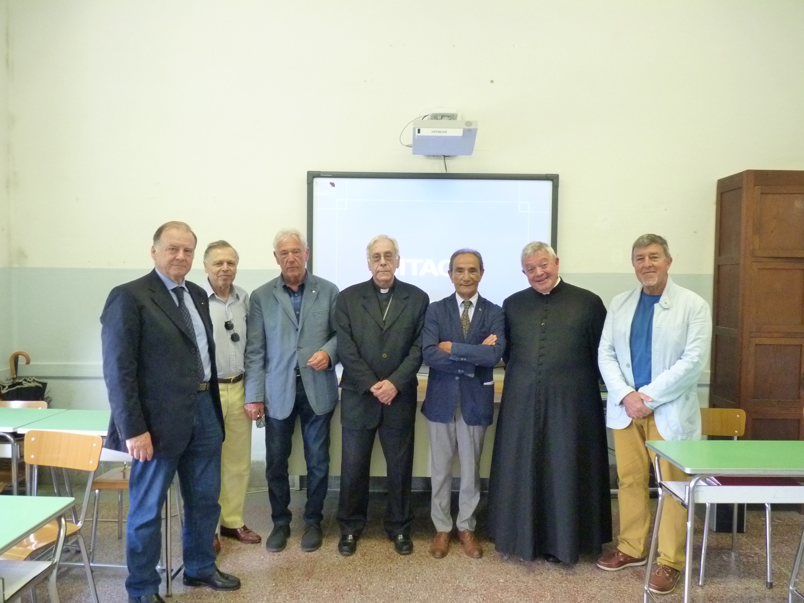 Defibrillatore e nuova Lim per il Classico “Mons. Mori” Defibrillatore e nuova Lim per il Classico “Mons. Mori”