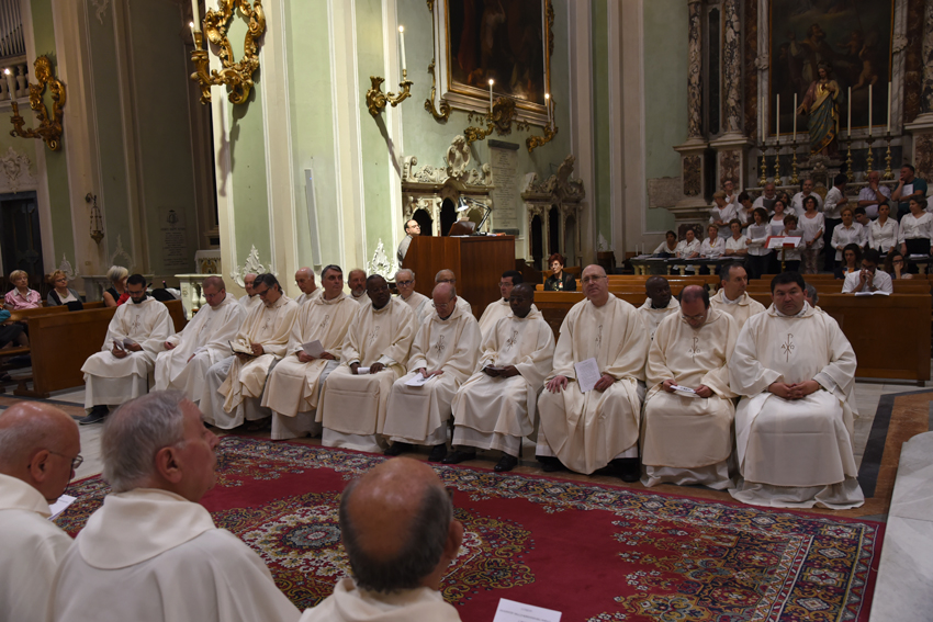 Fraternità sacerdotale “Il sacramento dell’ Ordine ci fa fratelli di sangue in Cristo” Fraternità sacerdotale “Il sacramento dell’ Ordine ci fa fratelli di sangue in Cristo”