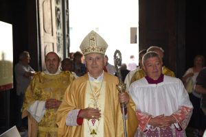 L'ingresso di mons. Castellani nella Concattedrale a Pontremoli