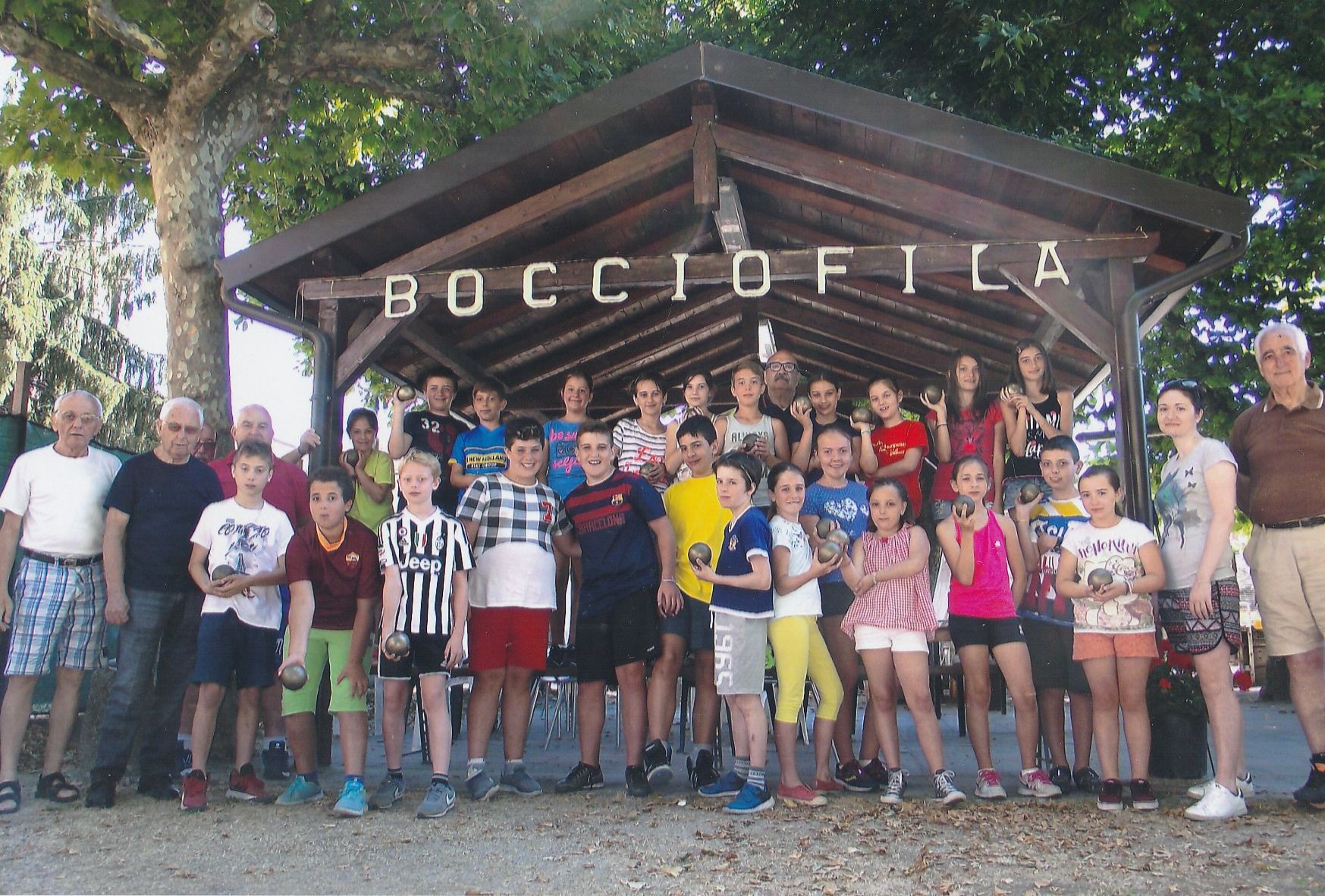 I ragazzi del  Centro Giovanile a lezione di bocce