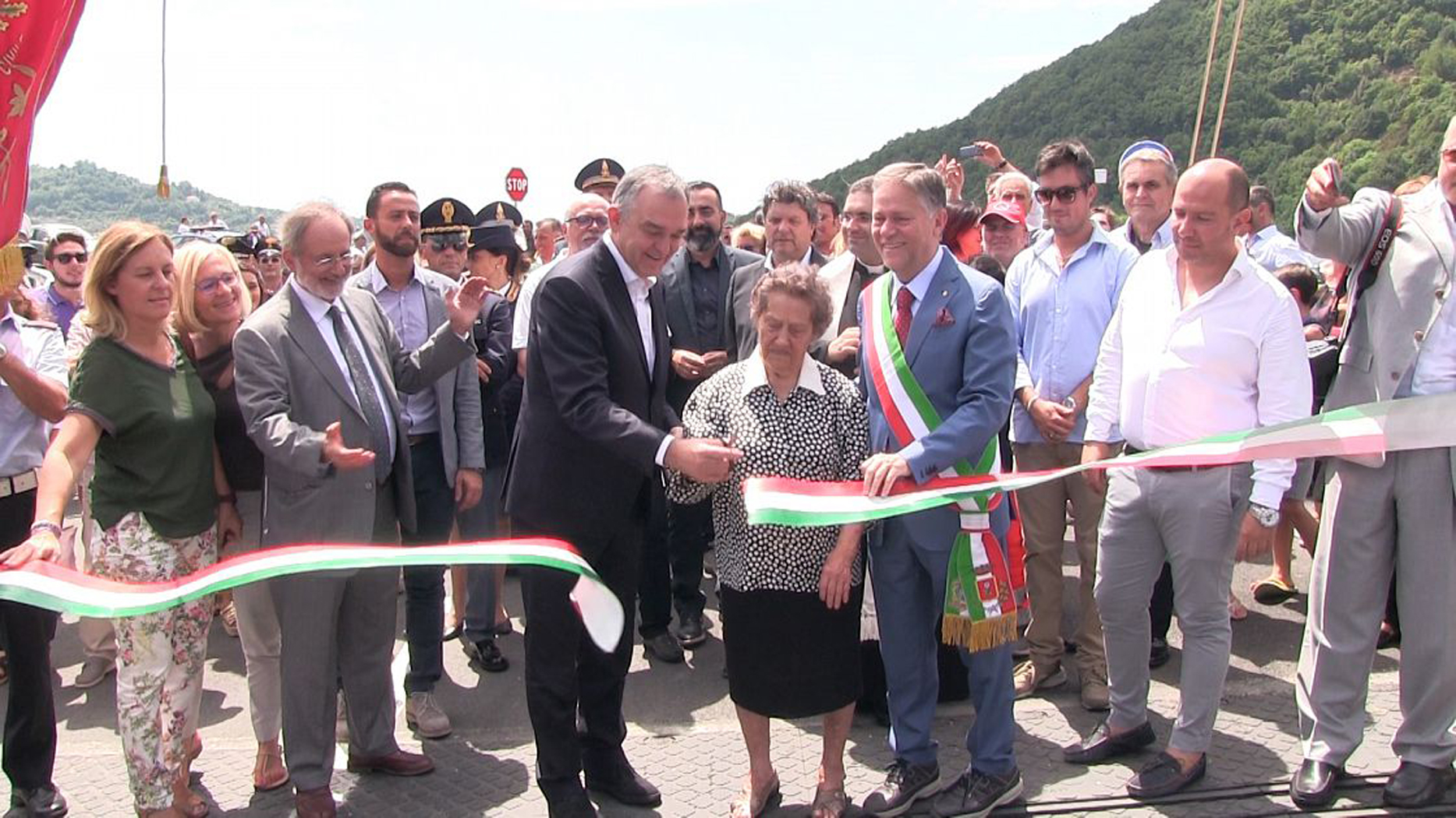Aulla: inaugurati il primo lotto del centro scolastico e il ponte di Stadano Aulla: inaugurati il primo lotto del centro scolastico e il ponte di Stadano