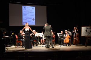 Un giovane soprano e l'orchestra