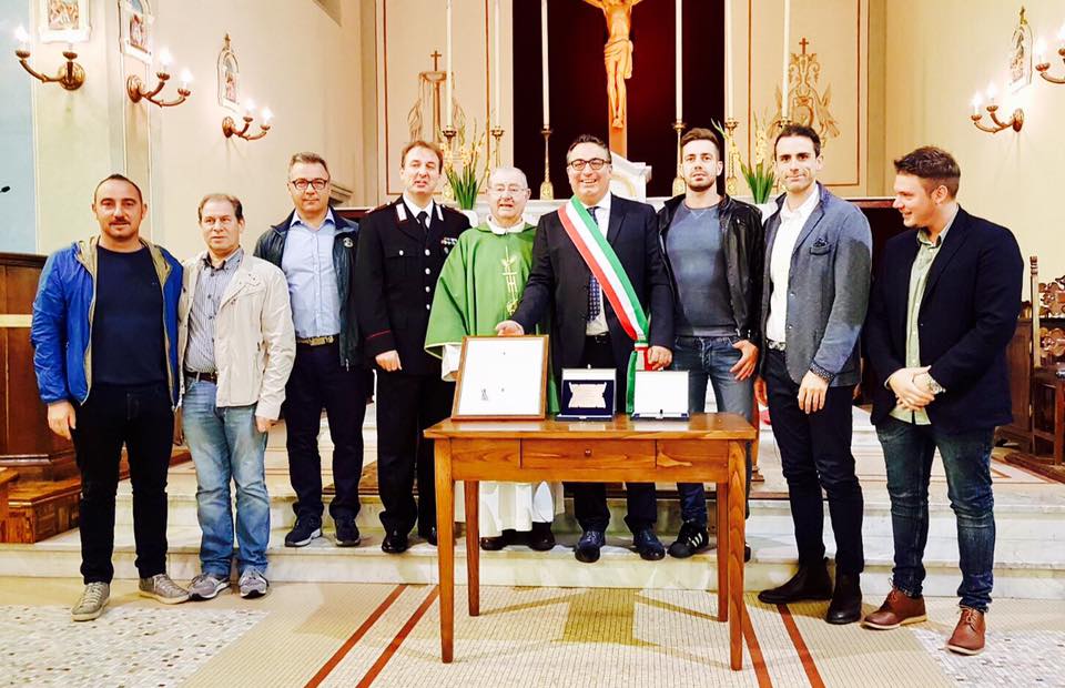 Il saluto dell’ Arpiola al Carabiniere Maresciallo Carlo Padova Il saluto dell’ Arpiola al Carabiniere Maresciallo Carlo Padova