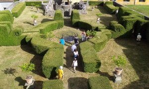 In visita nel giardino di villa Pavesi a Scorano
