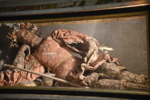 Il corpo di San Celestino conservato nel Duomo di Pontremoli