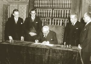Roma 27 dicembre 1947: Luigi De Nicola firma la Costituzione della Repubblica Italiana