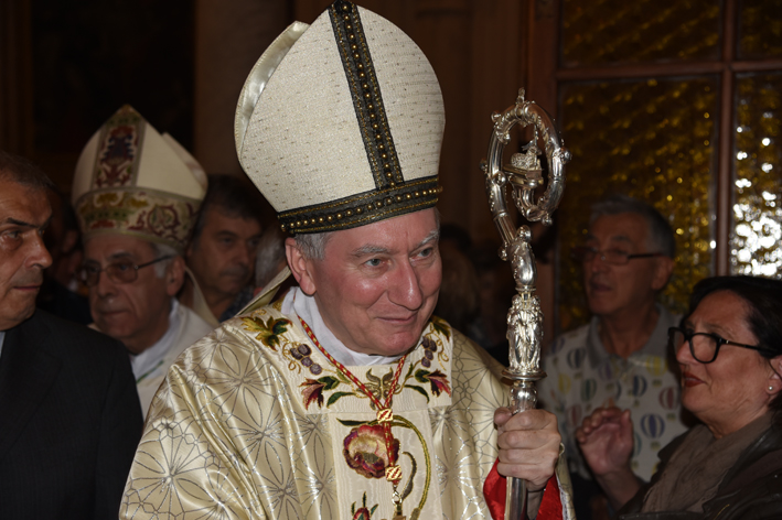 Il card. Parolin: “Sento il vostro cuore che palpita di dolore, ma anche di speranza” Il card. Parolin: “Sento il vostro cuore che palpita di dolore, ma anche di speranza”
