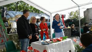 Un momento di presentazione dell'iniziativa con il sindaco Roberto Valettini e la delegata Marina Pratici