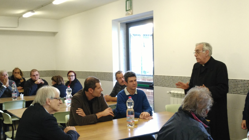 Il  Vescovo Giovanni a pranzo con i poveri nella mensa Caritas a Bassagrande