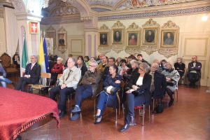 La platea presente alla premiazione tenutasi all'interno dei locali del Vescovado in piazza del Duomo
