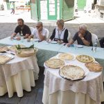 Nella foto di Walter Massari un momento della gara di torta d'erbi edizione 2015