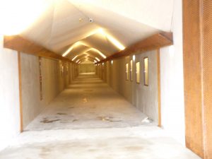 La galleria che conduce all'ascensore